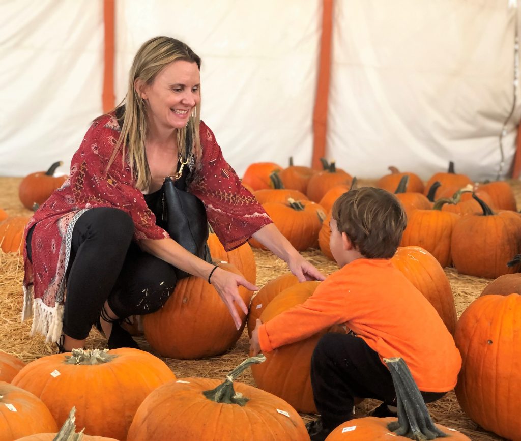 fall decor ideas - picking out pumpkin in a pumpkin patch